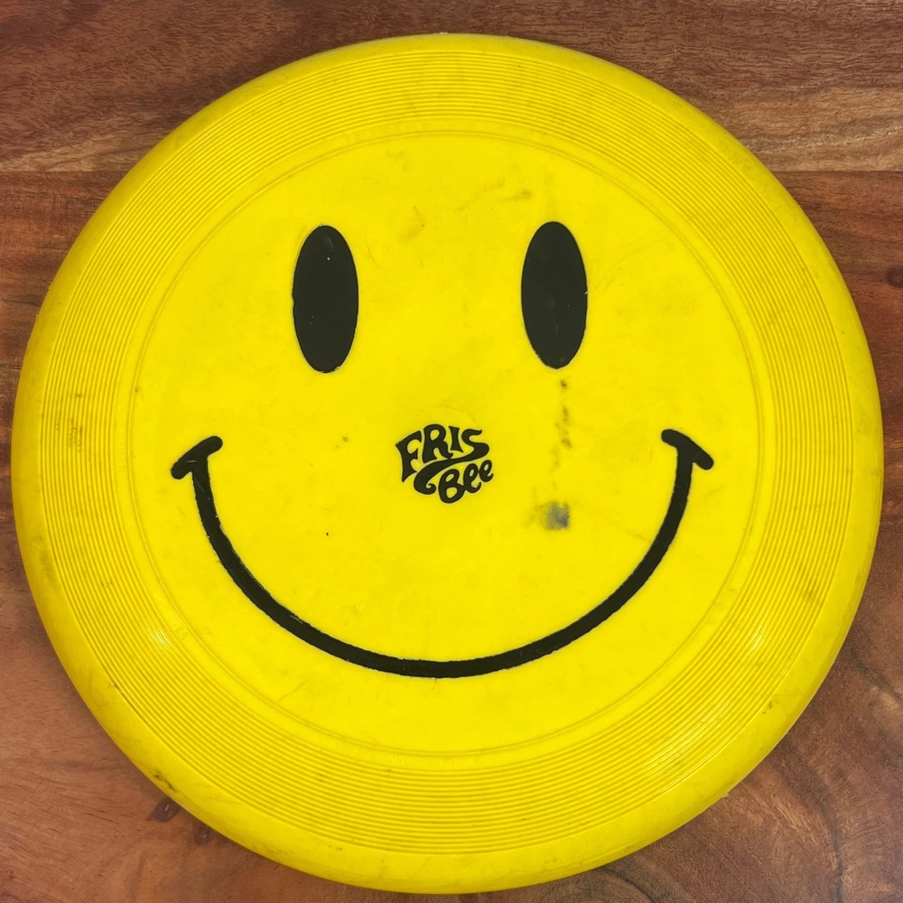 Vintage‎ Wham-O Frisbee Smiley Face Yellow Flying Disc Retro 9.25 Inch Toy